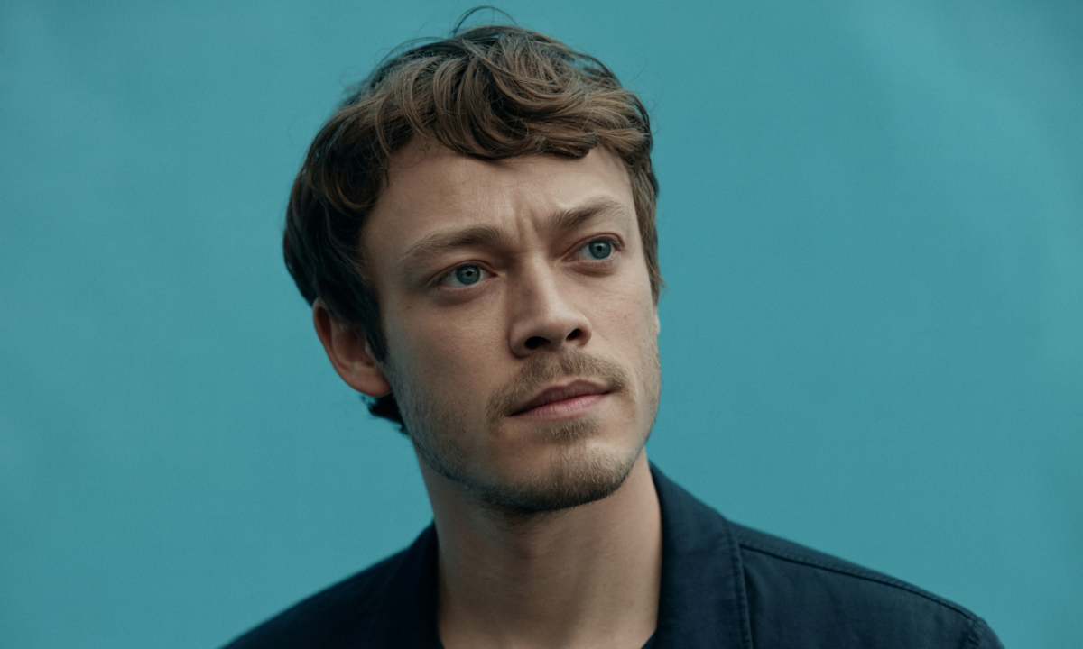 découvrez la carrière et la vie d'alfie allen, acteur britannique célèbre pour son rôle emblématique dans game of thrones.