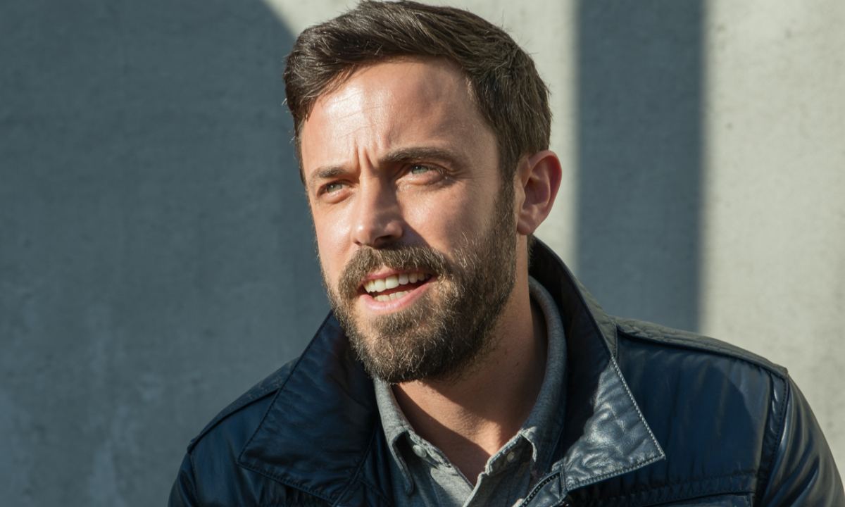 découvrez la carrière et la vie de casey affleck, acteur et réalisateur américain reconnu pour ses performances dans des films acclamés par la critique.