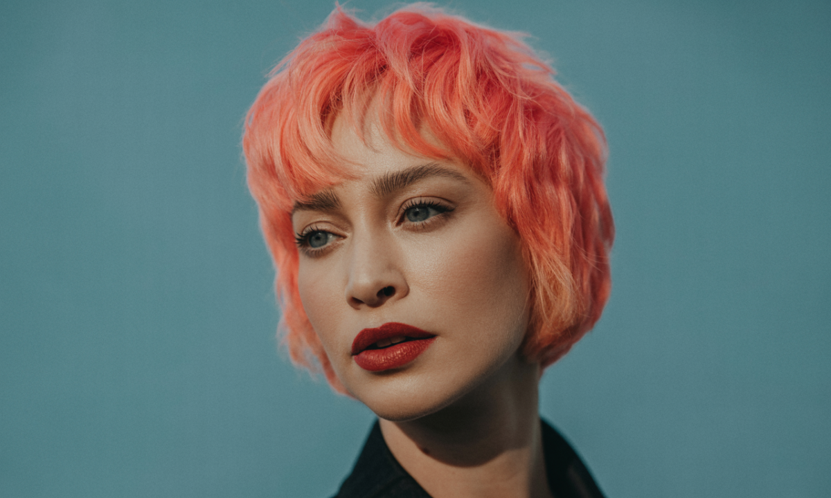 découvrez jeanne added, artiste française au style unique mêlant pop, jazz et électro, reconnue pour sa voix puissante et ses performances captivantes.