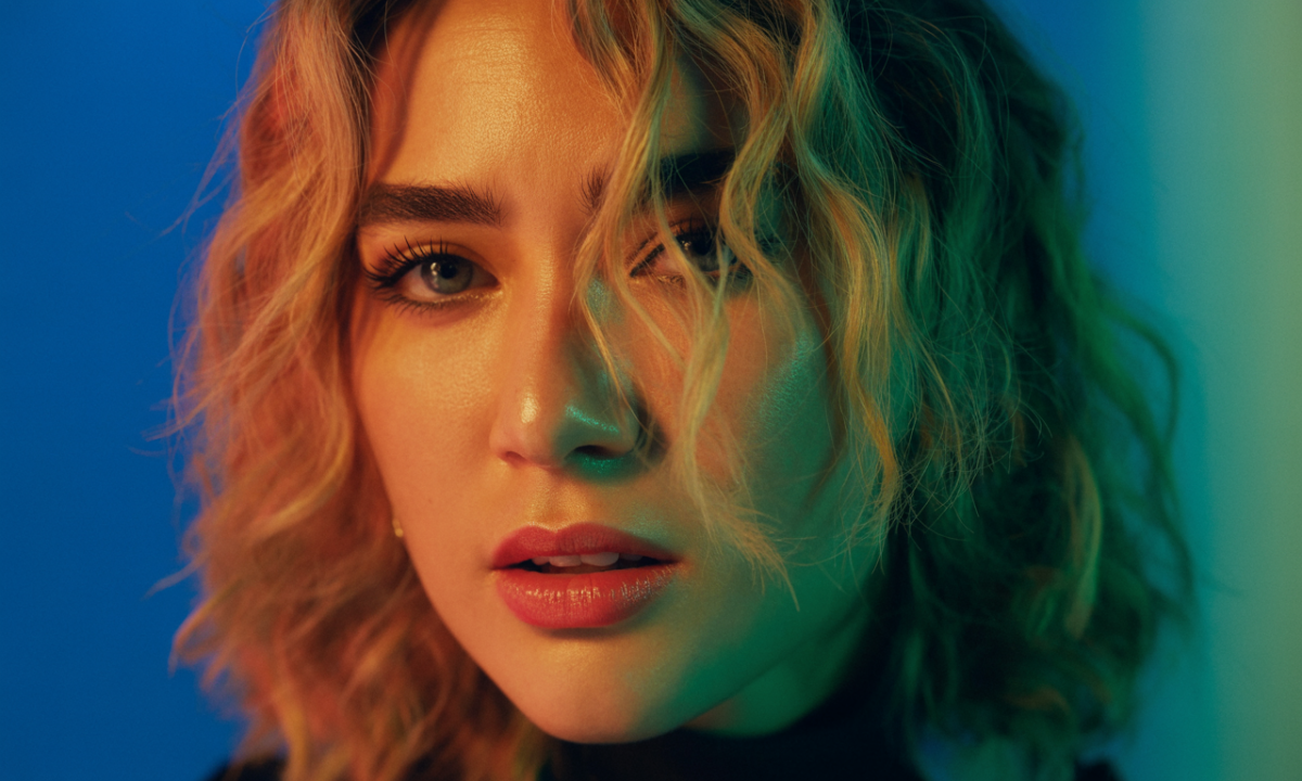 découvrez jennifer ayache, chanteuse française talentueuse connue pour son énergie sur scène et sa carrière musicale inspirante.