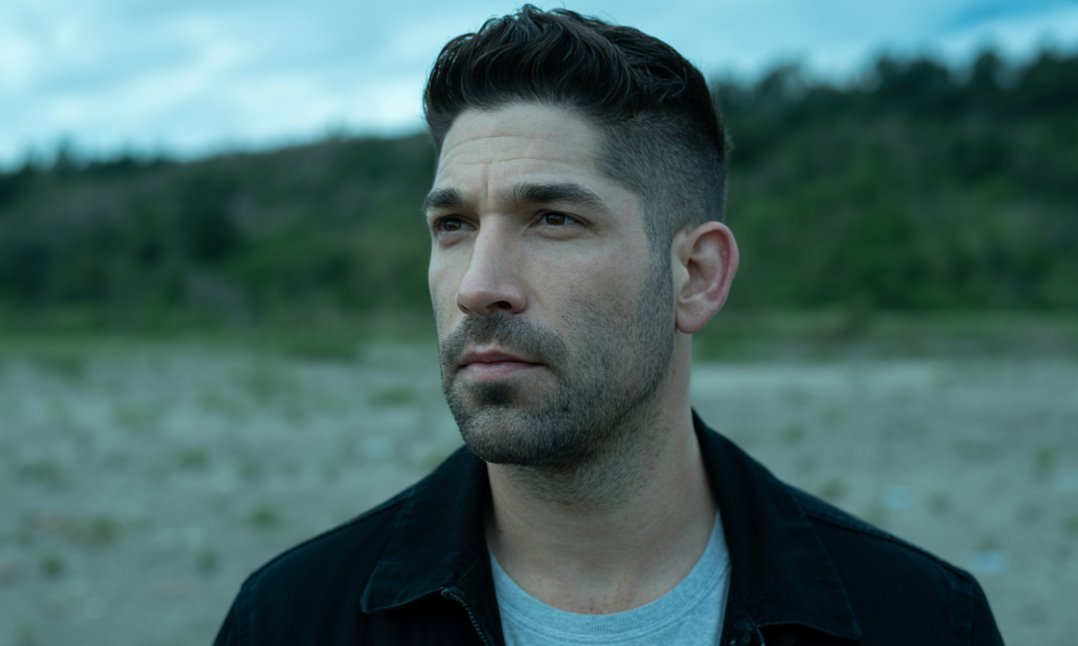découvrez jon bernthal, acteur américain réputé pour ses rôles intenses et charismatiques dans des séries et films populaires. en savoir plus sur sa carrière et ses projets.