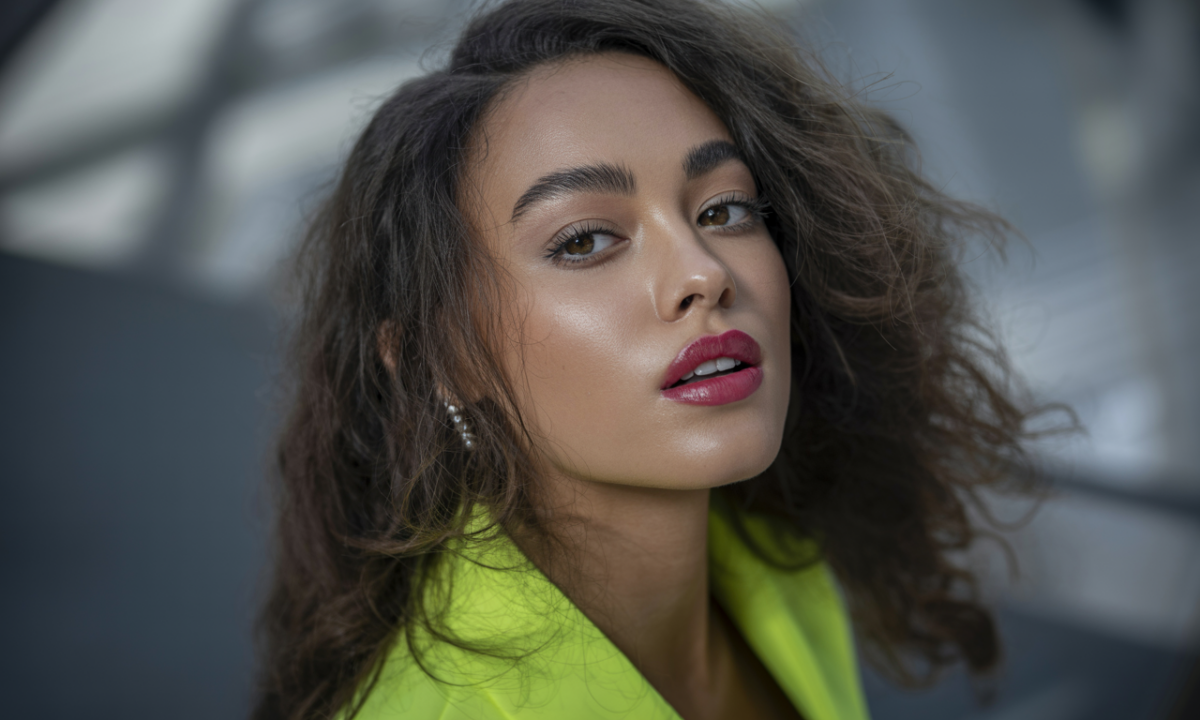 découvrez mélissa atta bessiom, élue miss pays de la loire 2024, symbole de beauté, élégance et engagement dans la région.