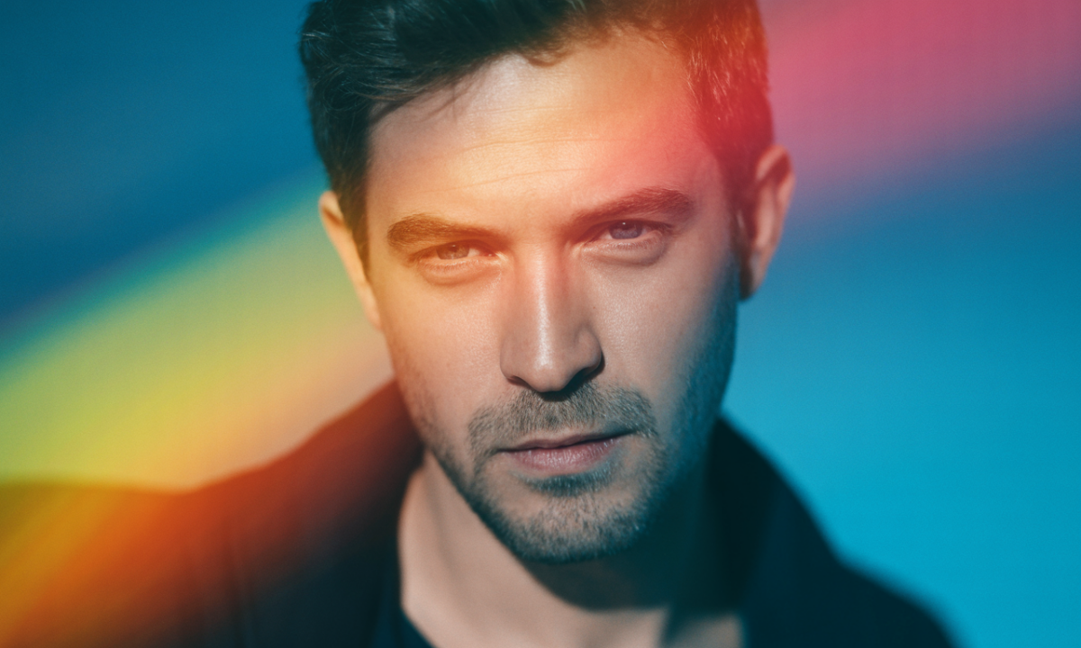 découvrez stéphane ashpool, créateur visionnaire et fondateur de la marque de mode innovante pigalle, alliant créativité urbaine et élégance contemporaine.