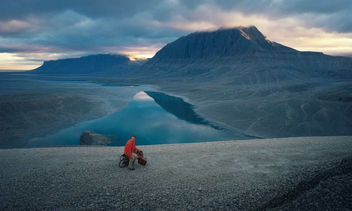 découvrez la vie et les œuvres de yann arthus-bertrand, photographe, réalisateur et défenseur de l'environnement reconnu pour ses images aériennes et son engagement écologique.